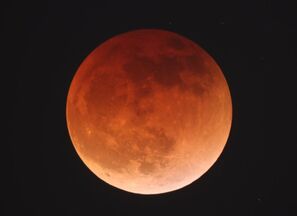 a picture of a black sky with the blood moon eclipse at its height on May 15 2022